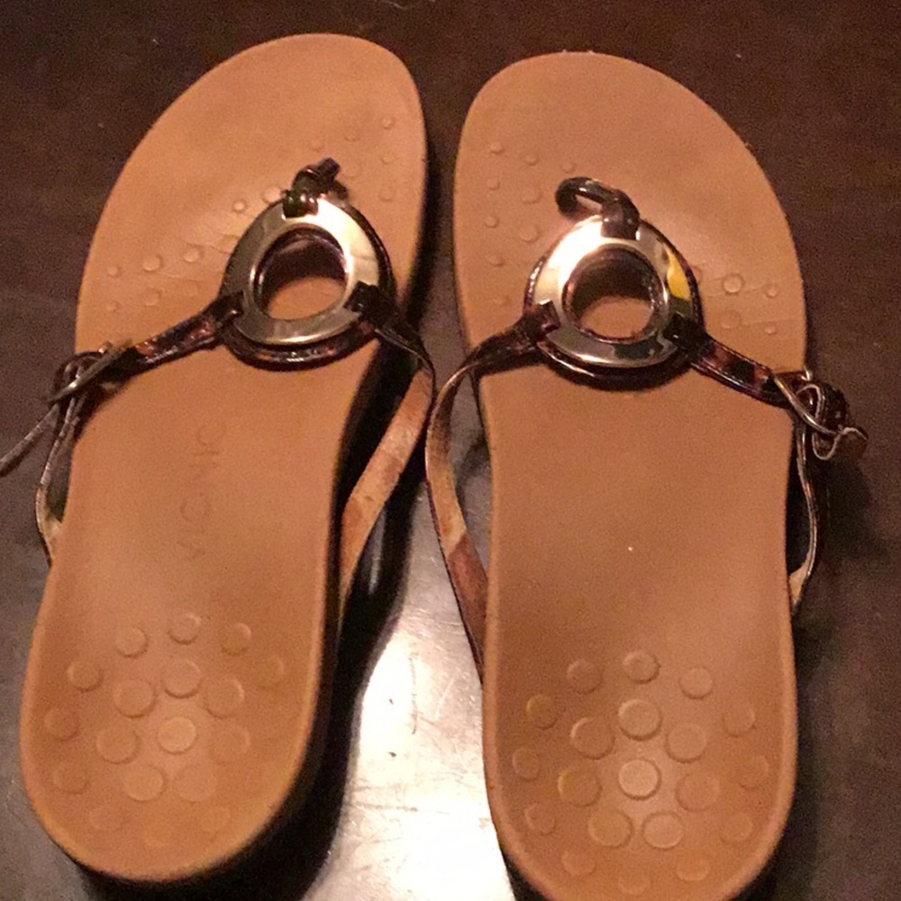 Vionic sandal in tortoise shell